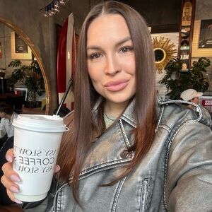 Meet your Posher, Lia